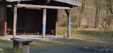 Zu sehen ist die Grillhütte des Ortsteils Wehrheim