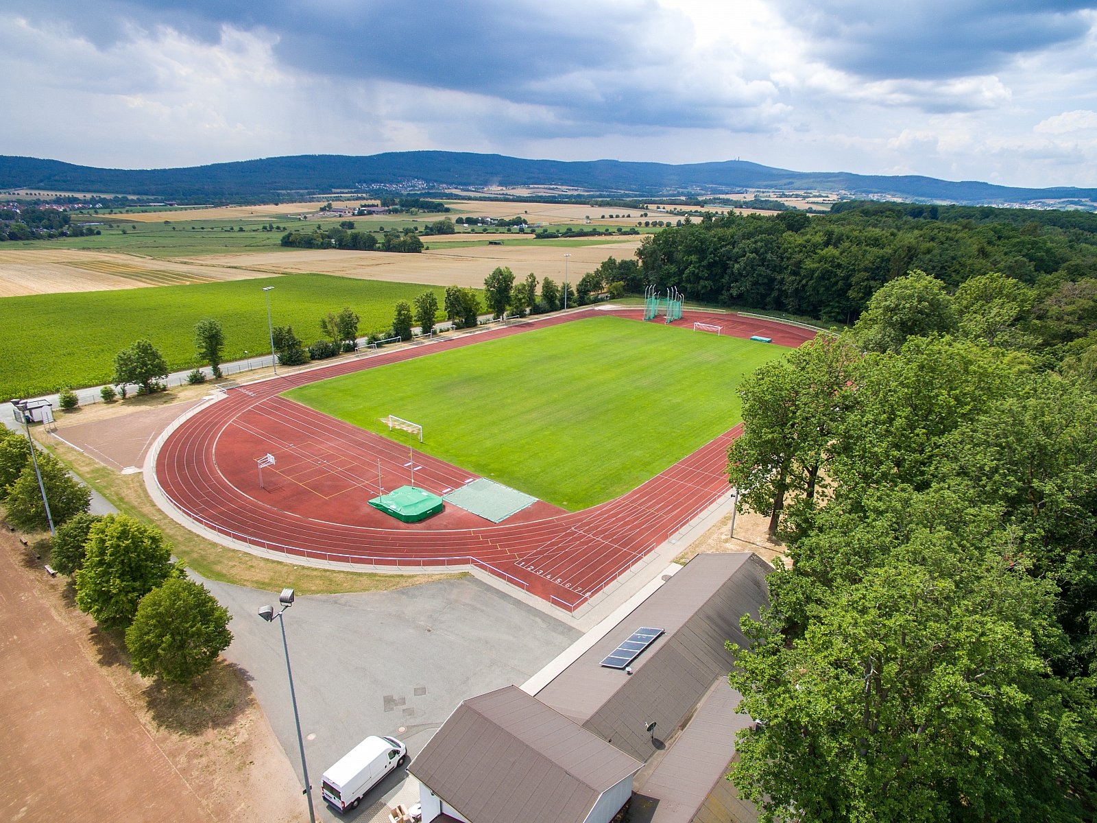 Das Foto zeigt die  Sportanlage Am Oberloh von oben.