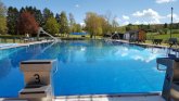 Ludwig-Bender-Bad Wehrheim Auf dem Bild sehen Sie das Freibad in Wehrheim.