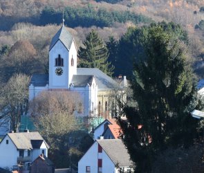 Zu sehen ist die Katholischer Kirche "St. Georg" in Pfaffenwiesbach