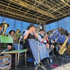 Tag 2, Besuch im Apfeldorf