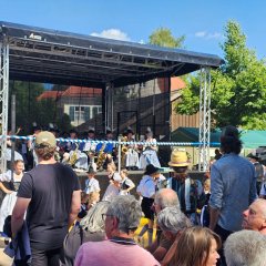 Tag 2, Besuch im Apfeldorf